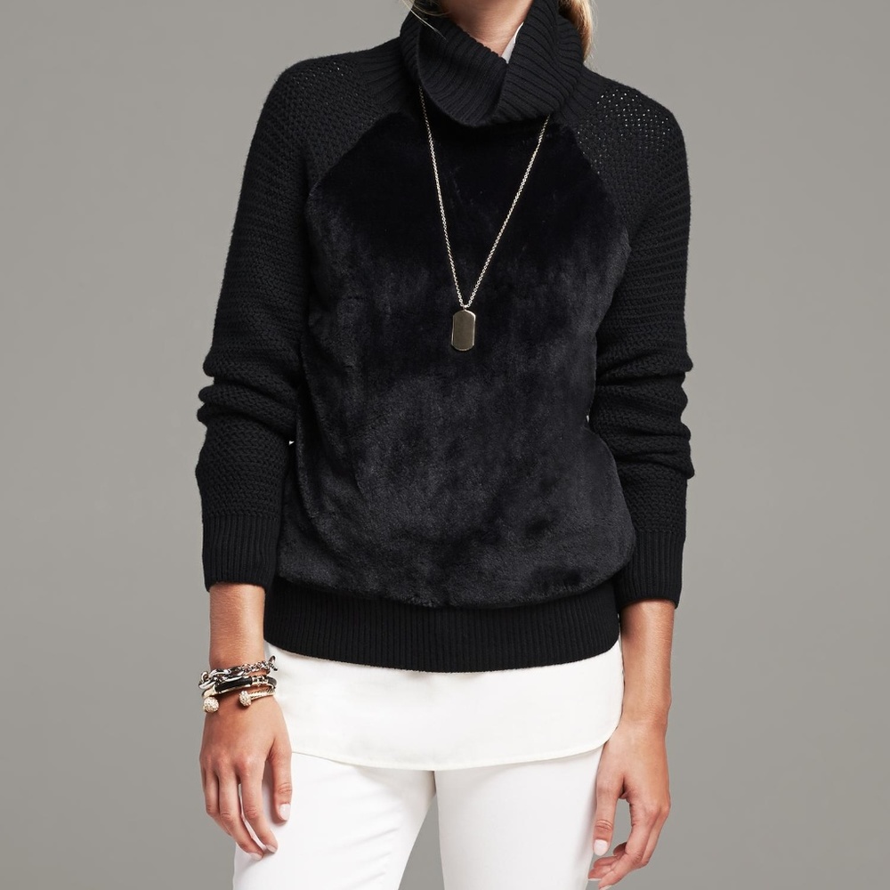 NWT BANANA REPUBLIC Monogram Faux Fur Turtleneck M